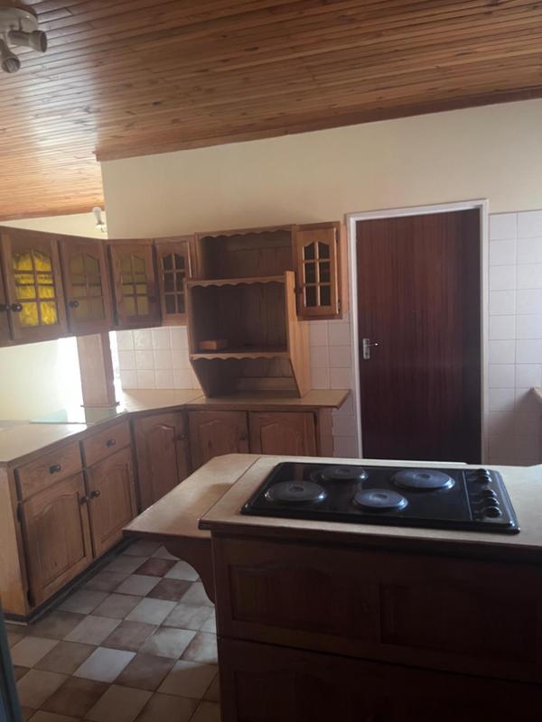 To Let 4 Bedroom Property for Rent in Riviera Park North West